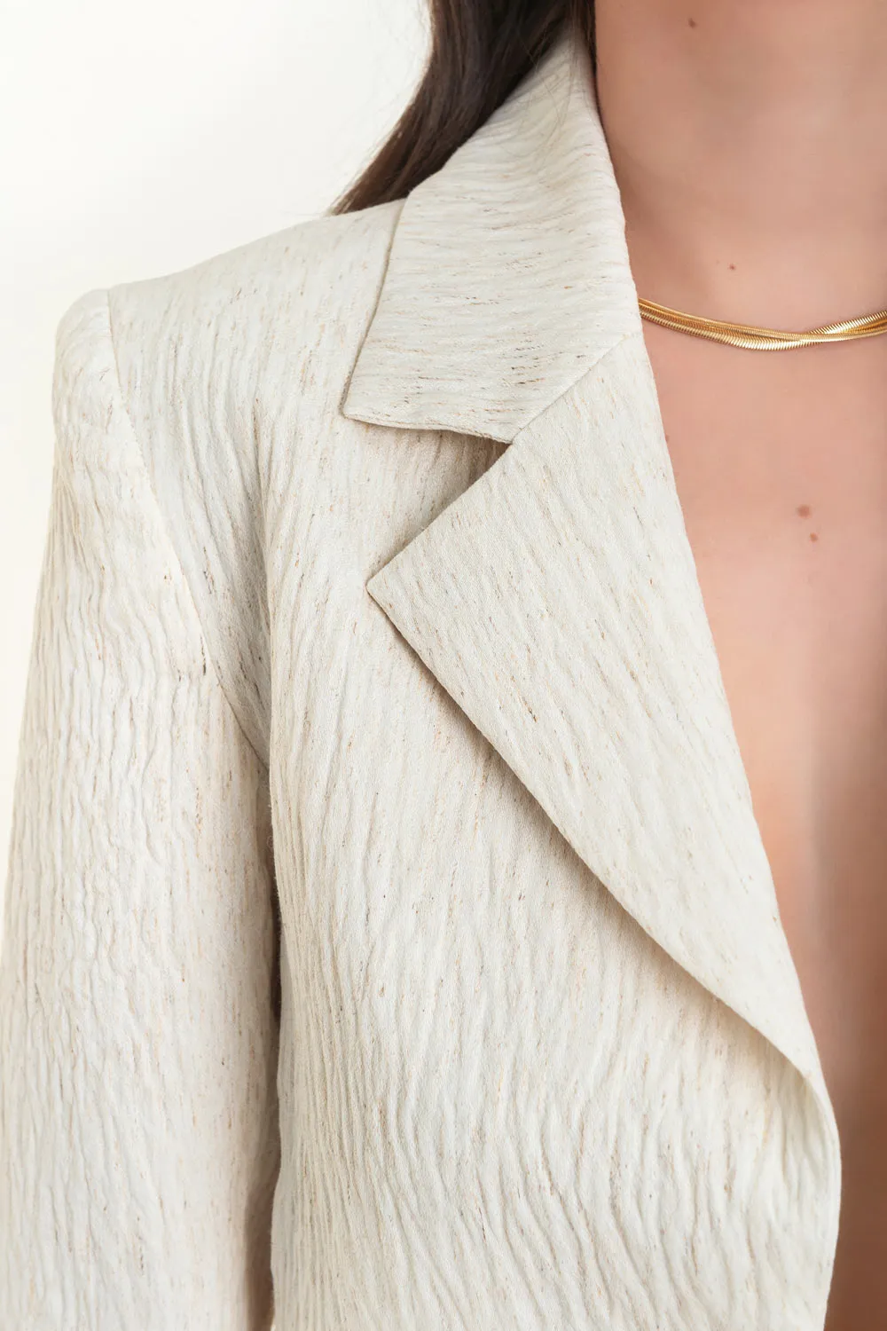 Blazer corto con lazo frontal hombreras