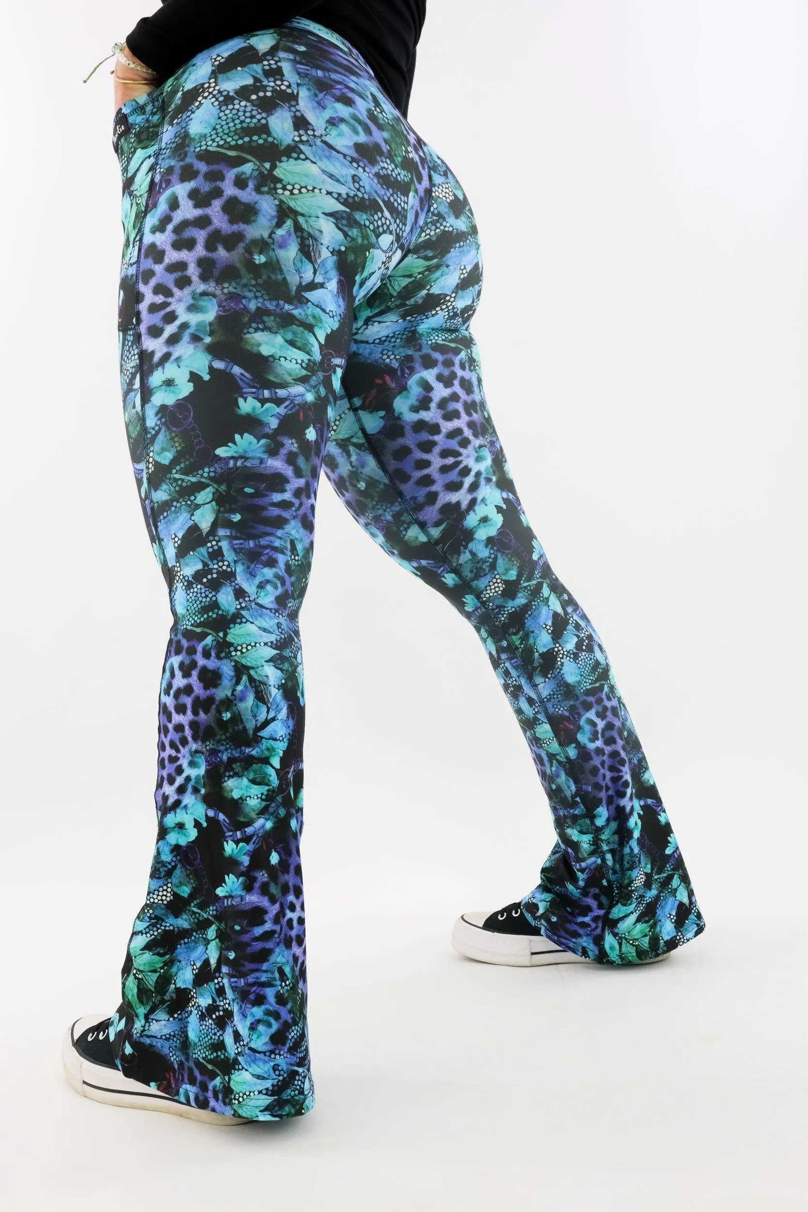 Chimerical - Long Flarey Leggings - Leg Pockets