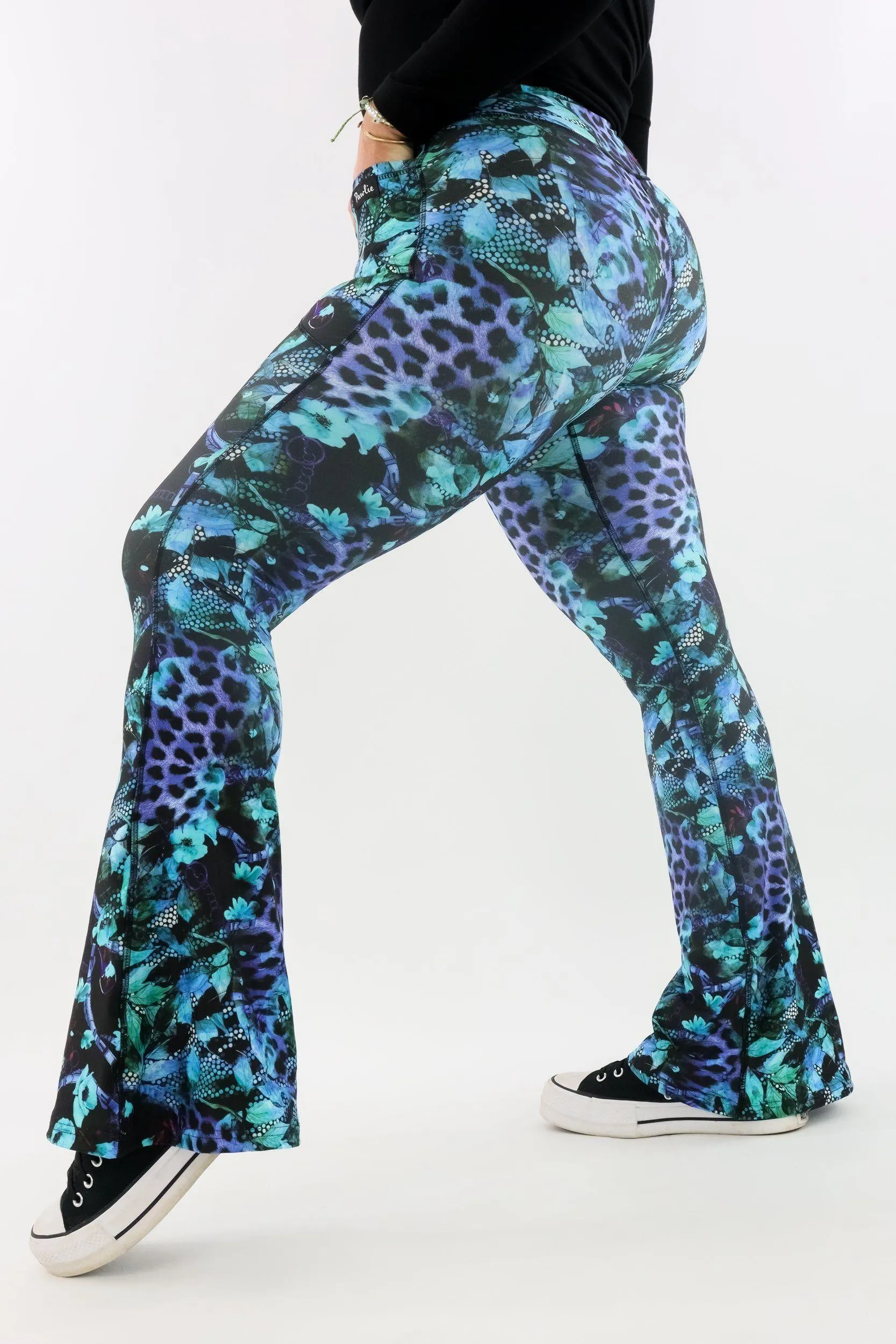 Chimerical - Long Flarey Leggings - Leg Pockets