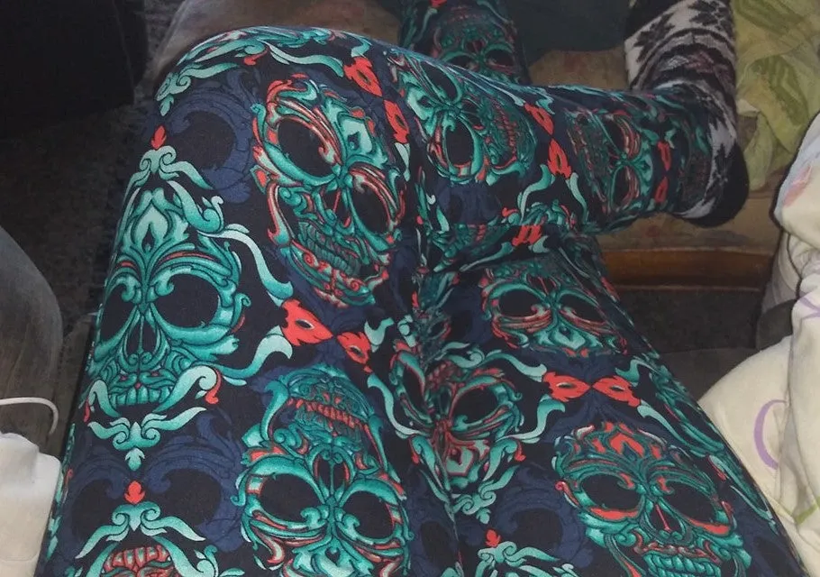 Damask Skulls Curvy Plus Leggings