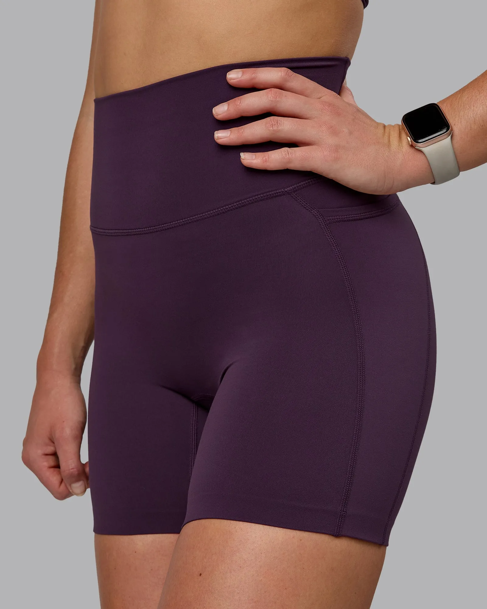 Elixir Mid Short Tight With Pockets - Midnight Plum