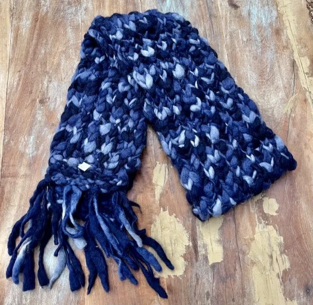 WOOLEN SCARF